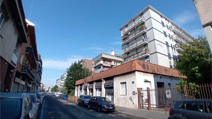 NEGOZIO IN VENDITA A REDDITO